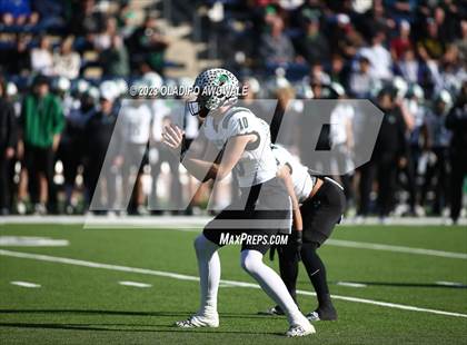 Thumbnail 2 in DeSoto vs. Southlake Carroll (UIL 6A Football Div II State Semi-Finals) photogallery.