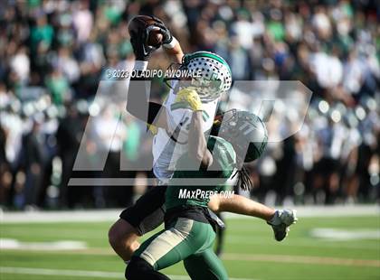 Thumbnail 2 in DeSoto vs. Southlake Carroll (UIL 6A Football Div II State Semi-Finals) photogallery.