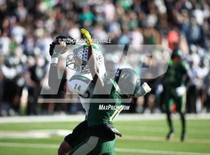 Thumbnail 3 in DeSoto vs. Southlake Carroll (UIL 6A Football Div II State Semi-Finals) photogallery.