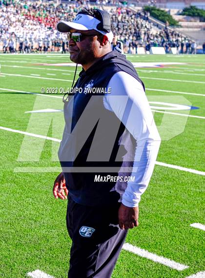Thumbnail 2 in DeSoto vs. Southlake Carroll (UIL 6A Football Div II State Semi-Finals) photogallery.