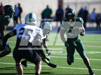 Thumbnail 2 in DeSoto vs. Southlake Carroll (UIL 6A Football Div II State Semi-Finals) photogallery.