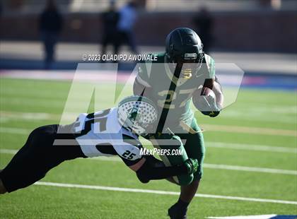 Thumbnail 1 in DeSoto vs. Southlake Carroll (UIL 6A Football Div II State Semi-Finals) photogallery.
