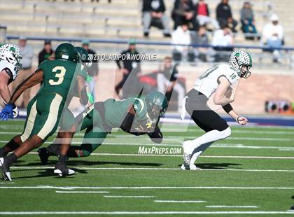 Thumbnail 2 in DeSoto vs. Southlake Carroll (UIL 6A Football Div II State Semi-Finals) photogallery.