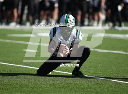 Thumbnail 3 in DeSoto vs. Southlake Carroll (UIL 6A Football Div II State Semi-Finals) photogallery.