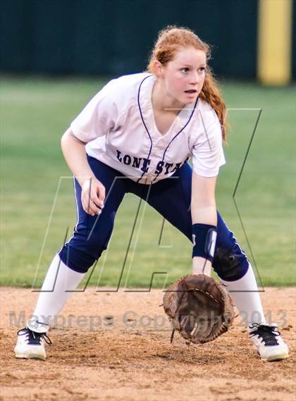 Thumbnail 3 in Mineola vs Lone Star (UIL 3A Regional Semifinal) photogallery.