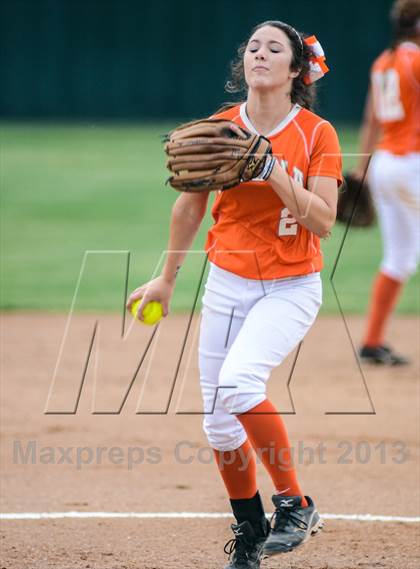 Thumbnail 3 in Mineola vs Lone Star (UIL 3A Regional Semifinal) photogallery.