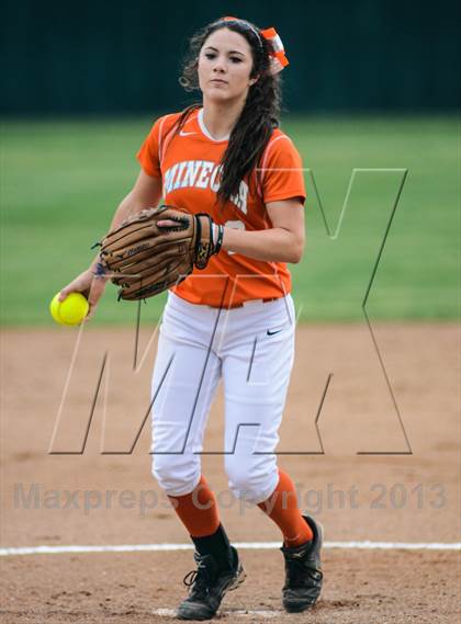Thumbnail 3 in Mineola vs Lone Star (UIL 3A Regional Semifinal) photogallery.