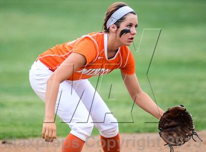 Thumbnail 1 in Mineola vs Lone Star (UIL 3A Regional Semifinal) photogallery.