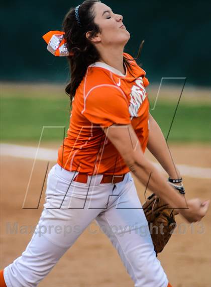 Thumbnail 3 in Mineola vs Lone Star (UIL 3A Regional Semifinal) photogallery.