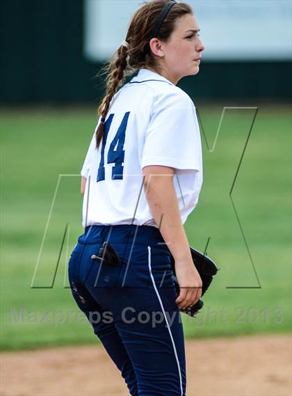Thumbnail 2 in Mineola vs Lone Star (UIL 3A Regional Semifinal) photogallery.