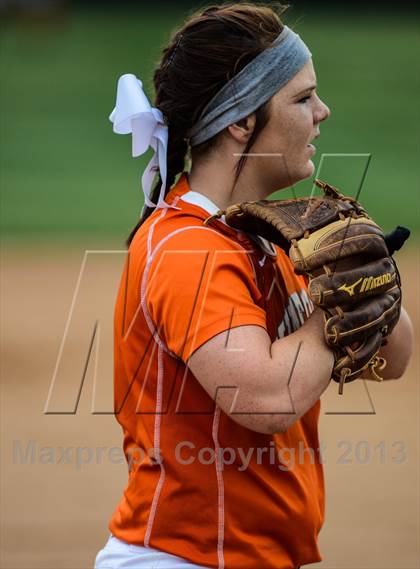 Thumbnail 3 in Mineola vs Lone Star (UIL 3A Regional Semifinal) photogallery.