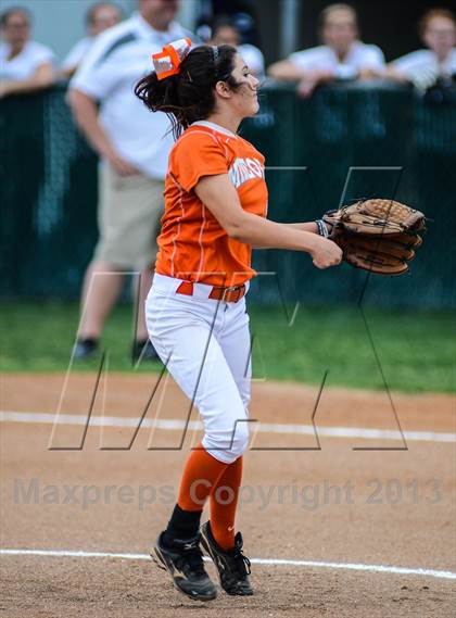 Thumbnail 2 in Mineola vs Lone Star (UIL 3A Regional Semifinal) photogallery.