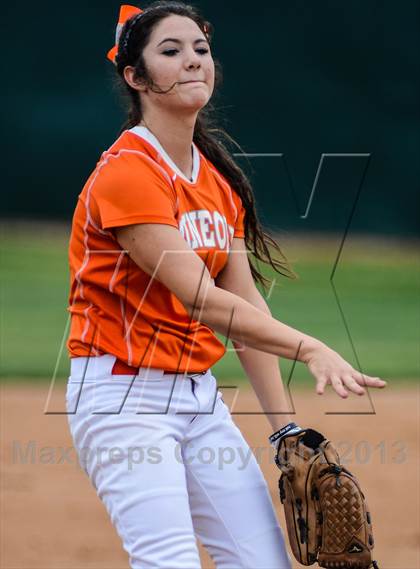 Thumbnail 1 in Mineola vs Lone Star (UIL 3A Regional Semifinal) photogallery.