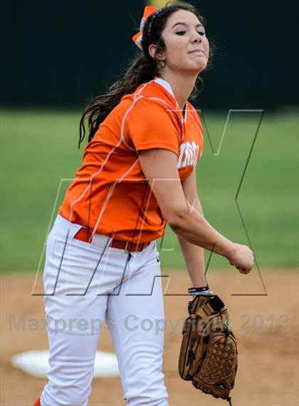 Thumbnail 1 in Mineola vs Lone Star (UIL 3A Regional Semifinal) photogallery.