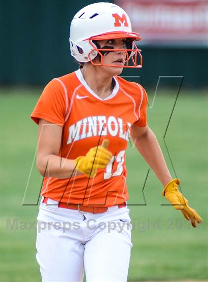 Thumbnail 3 in Mineola vs Lone Star (UIL 3A Regional Semifinal) photogallery.
