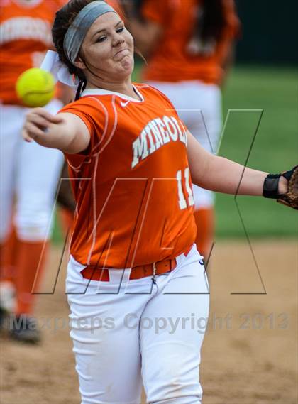 Thumbnail 3 in Mineola vs Lone Star (UIL 3A Regional Semifinal) photogallery.