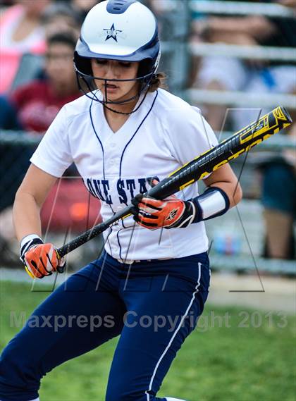 Thumbnail 2 in Mineola vs Lone Star (UIL 3A Regional Semifinal) photogallery.
