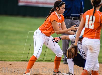 Thumbnail 2 in Mineola vs Lone Star (UIL 3A Regional Semifinal) photogallery.