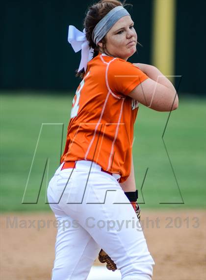 Thumbnail 2 in Mineola vs Lone Star (UIL 3A Regional Semifinal) photogallery.