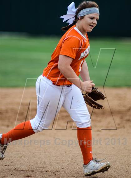 Thumbnail 3 in Mineola vs Lone Star (UIL 3A Regional Semifinal) photogallery.