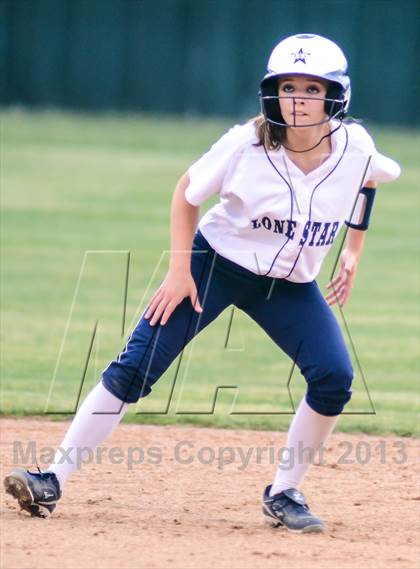 Thumbnail 3 in Mineola vs Lone Star (UIL 3A Regional Semifinal) photogallery.