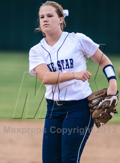 Thumbnail 3 in Mineola vs Lone Star (UIL 3A Regional Semifinal) photogallery.