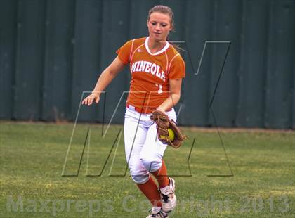 Thumbnail 3 in Mineola vs Lone Star (UIL 3A Regional Semifinal) photogallery.