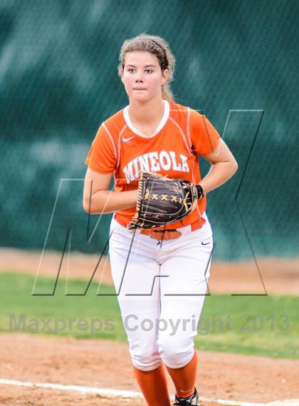 Thumbnail 2 in Mineola vs Lone Star (UIL 3A Regional Semifinal) photogallery.