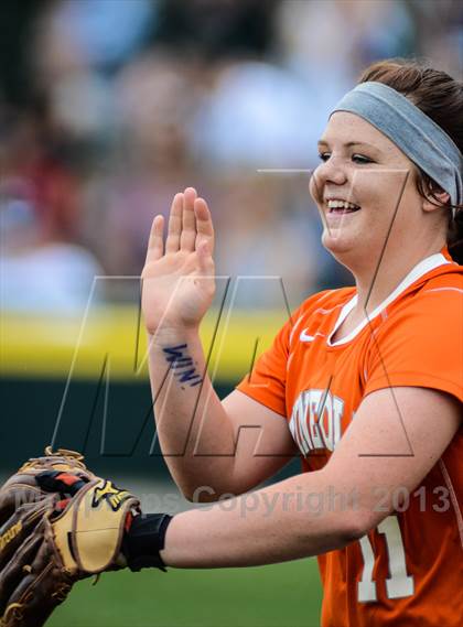 Thumbnail 1 in Mineola vs Lone Star (UIL 3A Regional Semifinal) photogallery.
