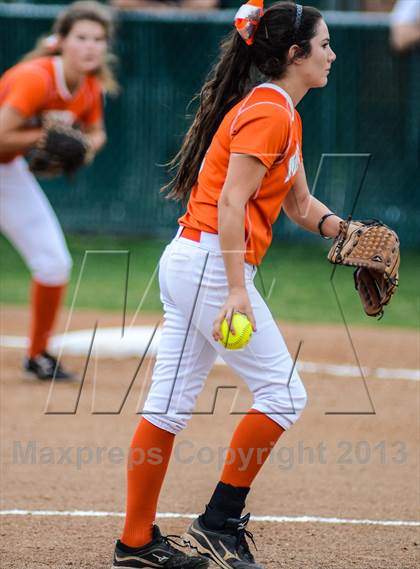 Thumbnail 3 in Mineola vs Lone Star (UIL 3A Regional Semifinal) photogallery.