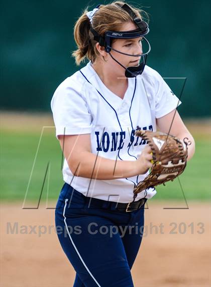 Thumbnail 3 in Mineola vs Lone Star (UIL 3A Regional Semifinal) photogallery.