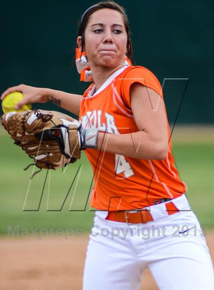 Thumbnail 2 in Mineola vs Lone Star (UIL 3A Regional Semifinal) photogallery.
