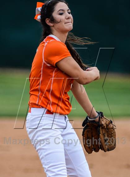Thumbnail 3 in Mineola vs Lone Star (UIL 3A Regional Semifinal) photogallery.