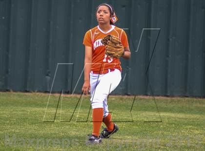 Thumbnail 3 in Mineola vs Lone Star (UIL 3A Regional Semifinal) photogallery.