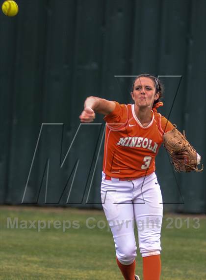 Thumbnail 3 in Mineola vs Lone Star (UIL 3A Regional Semifinal) photogallery.