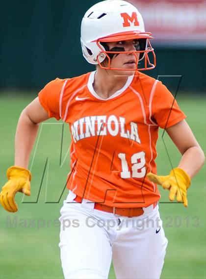 Thumbnail 2 in Mineola vs Lone Star (UIL 3A Regional Semifinal) photogallery.