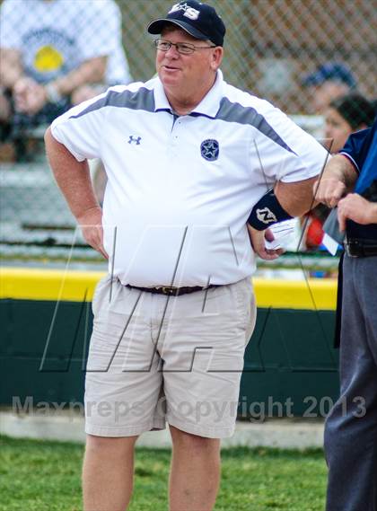 Thumbnail 3 in Mineola vs Lone Star (UIL 3A Regional Semifinal) photogallery.
