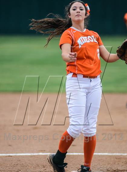 Thumbnail 1 in Mineola vs Lone Star (UIL 3A Regional Semifinal) photogallery.