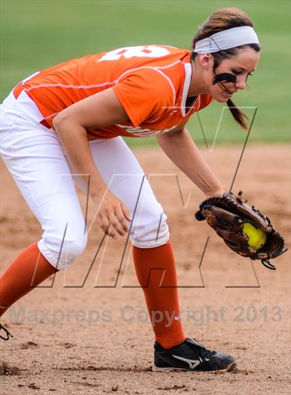 Thumbnail 2 in Mineola vs Lone Star (UIL 3A Regional Semifinal) photogallery.