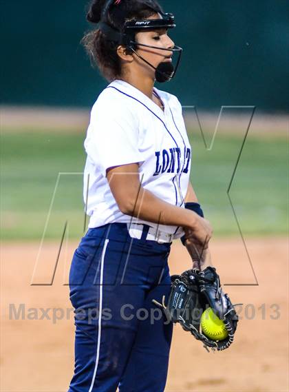 Thumbnail 2 in Mineola vs Lone Star (UIL 3A Regional Semifinal) photogallery.