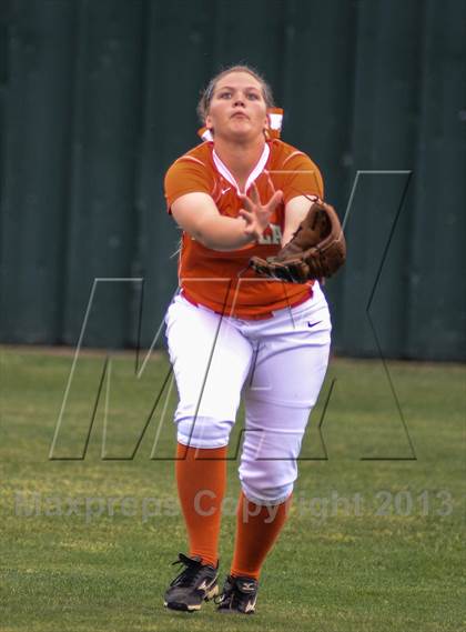 Thumbnail 1 in Mineola vs Lone Star (UIL 3A Regional Semifinal) photogallery.