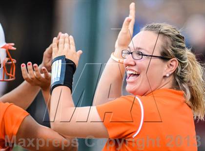 Thumbnail 2 in Mineola vs Lone Star (UIL 3A Regional Semifinal) photogallery.