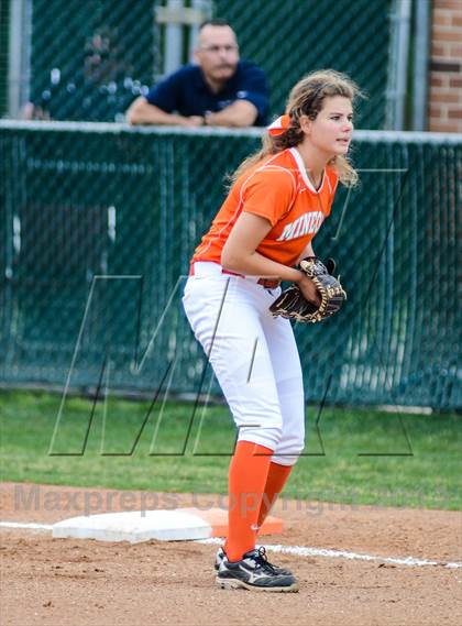 Thumbnail 2 in Mineola vs Lone Star (UIL 3A Regional Semifinal) photogallery.