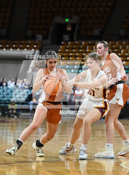 Thumbnail 2 in Windsor vs. Mead (CHSAA 5A Great 8 ) photogallery.