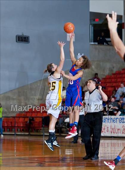 Thumbnail 1 in Amarillo vs. Duncanville (5A Region 1 Semifinal) photogallery.