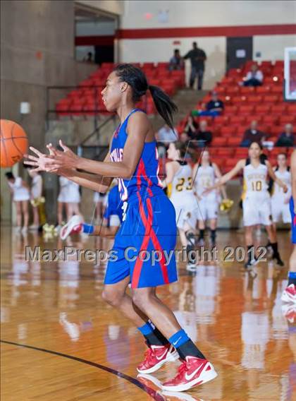 Thumbnail 2 in Amarillo vs. Duncanville (5A Region 1 Semifinal) photogallery.