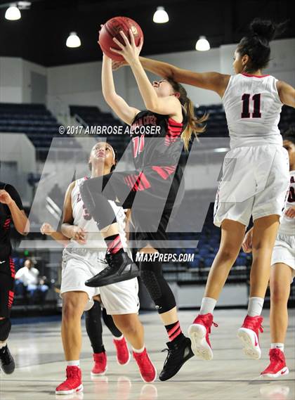 Thumbnail 3 in Langham Creek vs. Lamar (UIL 6A Bi-District Playoff) photogallery.