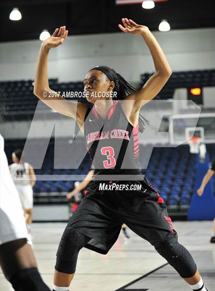 Thumbnail 3 in Langham Creek vs. Lamar (UIL 6A Bi-District Playoff) photogallery.