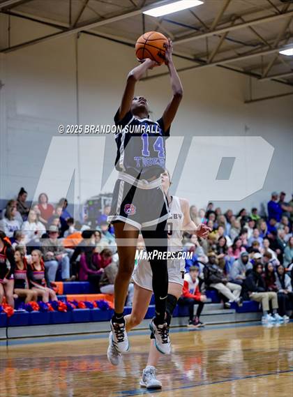 Thumbnail 3 in Chilton County vs Thorsby (Chilton County Tournament Semifinal) photogallery.