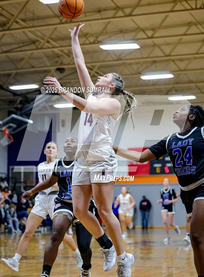 Thumbnail 2 in Chilton County vs Thorsby (Chilton County Tournament Semifinal) photogallery.